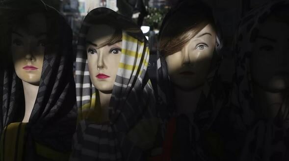 حماسهای دیگر؛ طالبان مانکنها را گردن میزند حماسهای دیگر؛ طالبان مانکنها را گردن میزند