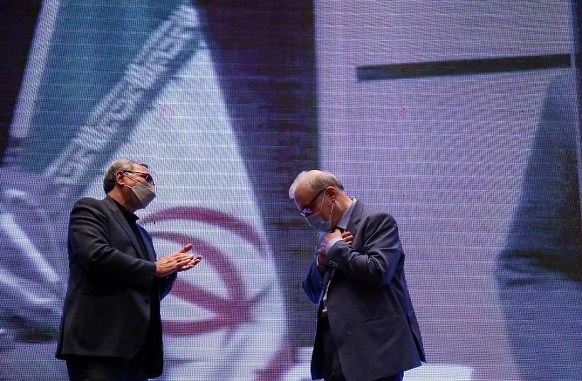 تزریق واکسن روسی به وزیر بهداشت تزریق واکسن روسی به وزیر بهداشت