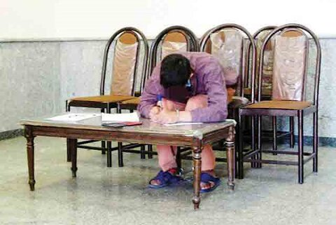 پشیمانی و گریههای قاتل ۱۹ ساله در جلسه بازجویی قاتل جوان