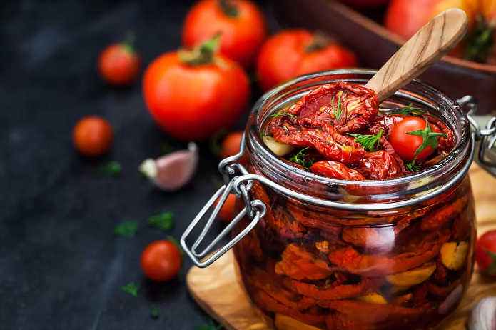 گوجه را با این روشها خشک کنید گوجه را با این روشها خشک کنید