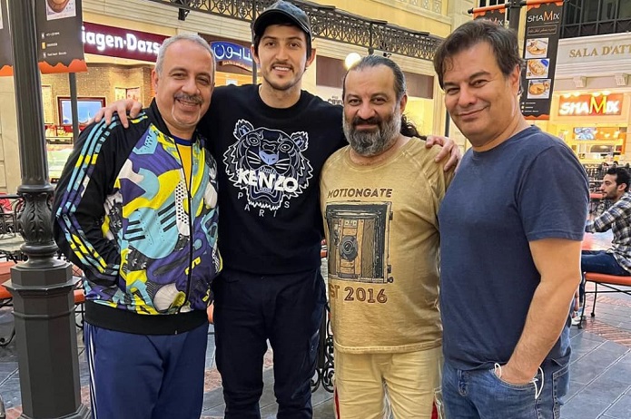 عکس یادگاری سردار آزمون با برادران ممنوعالتصویر عکس یادگاری سردار آزمون با برادران ممنوعالتصویر