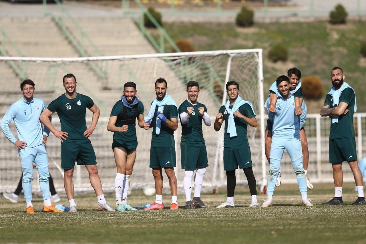 استقلالیها ژست قهرمانی گرفتند + عکس استقلالیها ژست قهرمانی گرفتند + عکس