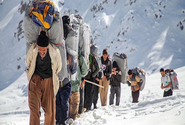 ماه سرد تلخ برای کولبران