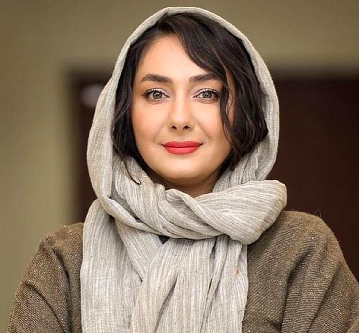 عصبانیت جمعی از حرکت جنجالی هانیه توسلی در کویر و سکوت وی!/ عکس