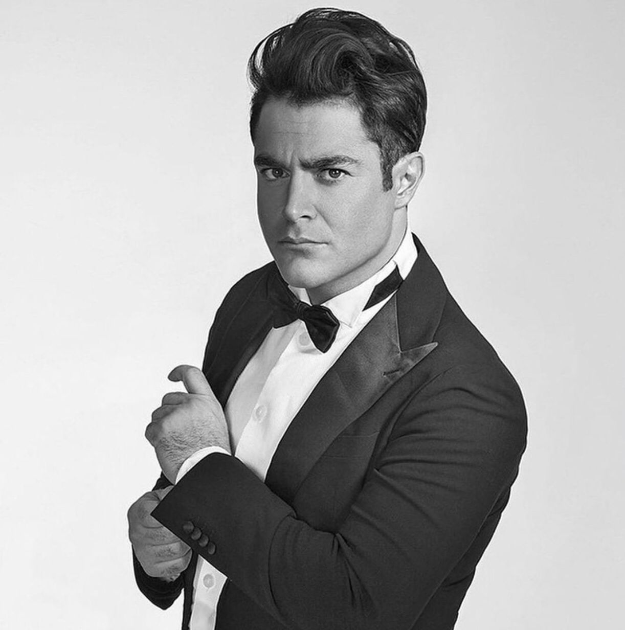 محمدرضا گلزار عکس دامادی اش را منتشر کرد/ تصویر