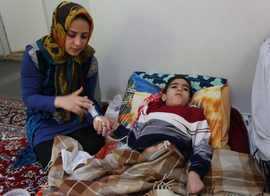 سفره درمانی برخی مسئولان ازمردم جداست