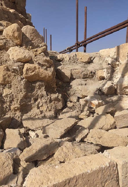 زخمِ مرمت های غیراصولی بر تَن آرامگاه جاماسبِ خَفر زخمِ مرمت های غیراصولی بر تَن آرامگاه جاماسبِ خَفر