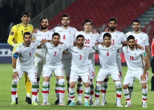 هجوم پرستوها به تیم ملی فوتبال! هجوم پرستوها به تیم ملی فوتبال!