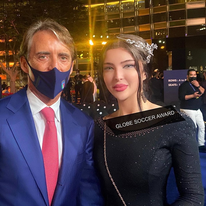 کشف حجاب همسر سپهر حیدری در نمایشگاه دبی + عکس کشف حجاب همسر سپهر حیدری در نمایشگاه دبی + عکس