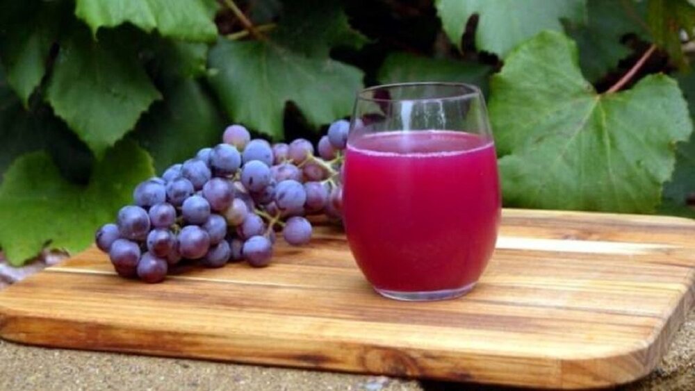 خواص بی نظیر آب انگور برای معده خواص بی نظیر آب انگور برای معده