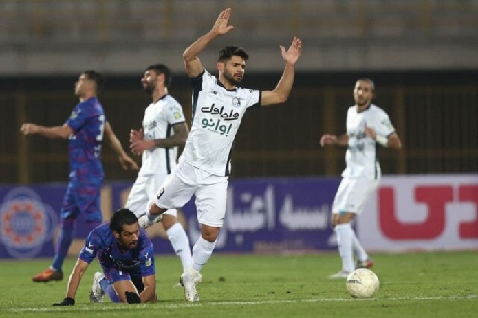 کارشناسی داوری بازی استقلال و هوادار کارشناسی داوری