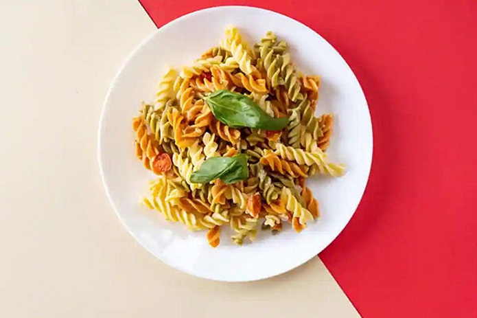 برای پختن ماکارونی از این ادویهها استفاده کن ماکارونی