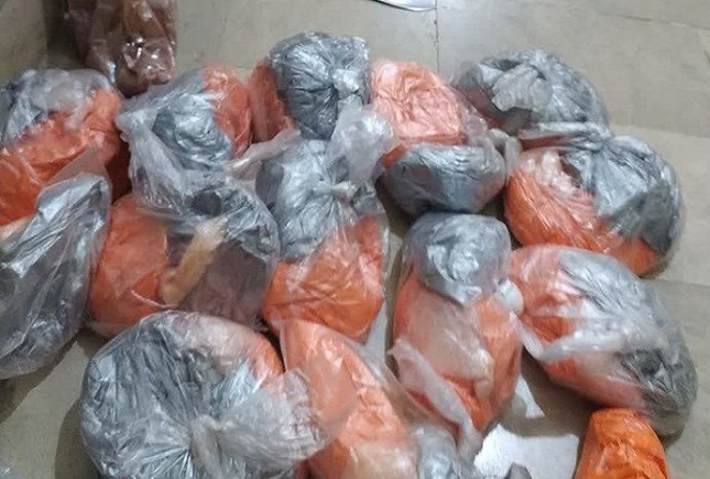 راز کوله مشکی در مترو چه بود؟/ دو مرد مواد خطرناک حمل میکردند اکلیل و سرنج