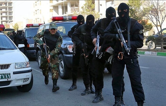 چرا ماموران پلیس میترسند شلیک کنند؟/ پلیس: تجهیزات داریم،اجازه استفاده نداریم اسلجه پلیس