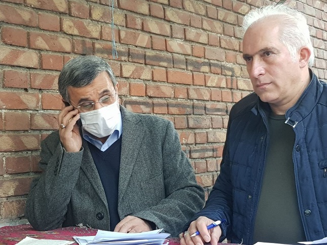 احمدینژاد همچنان از مردم نامه می گیرد احمدینژاد همچنان از مردم نامه می گیرد