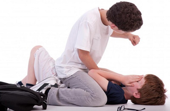 معضل جدی پسرها و دخترهای قلدر در مدارس معضل جدی پسرها و دخترهای قلدر در مدارس