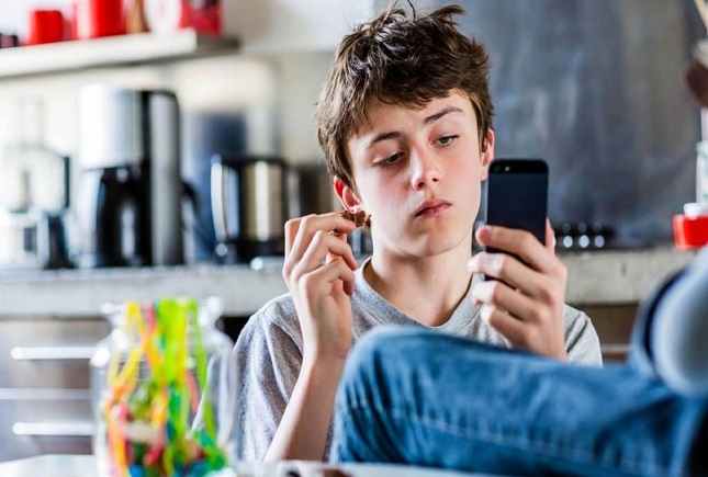 هویت یابی تکلیف دورهی نوجوانی است هویت یابی تکلیف دورهی نوجوانی است