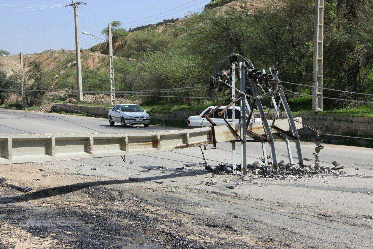 سقوط تیر برق