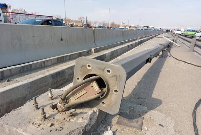 دستگیری سارقان پیچهای چراغهای برق بزرگ راه آزادگان دستگیری سارقان پیچهای چراغهای برق بزرگ راه آزادگان