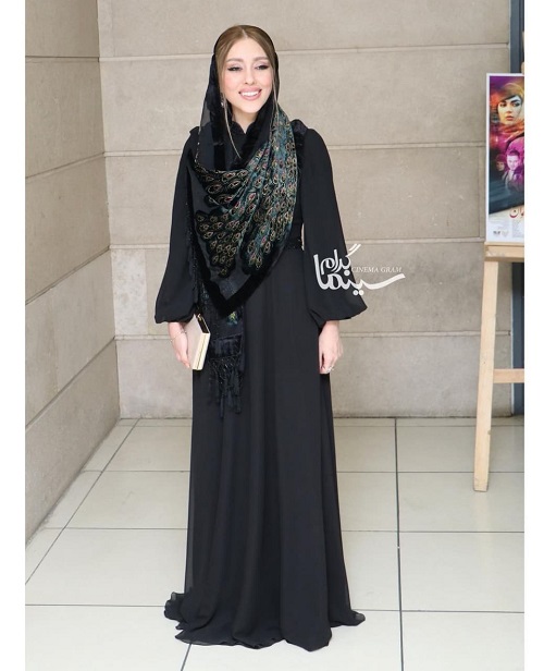 استایل جالب بازیگر زن ترکیهای در تهران/ عکس استایل جالب بازیگر زن ترکیهای در تهران/ عکس