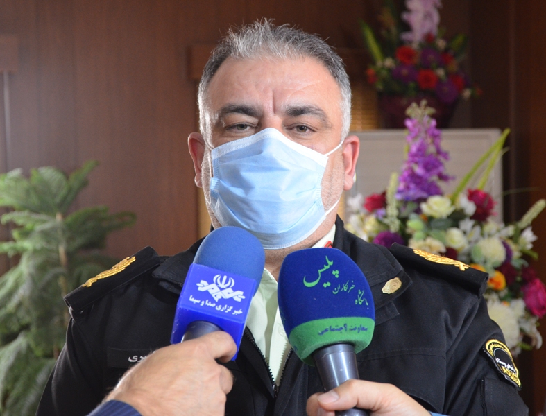 حمله مرد میوه فروش و رفقا به پلیس با چاقو/ آنها سد معبر کرده بودند سردار ظهیری