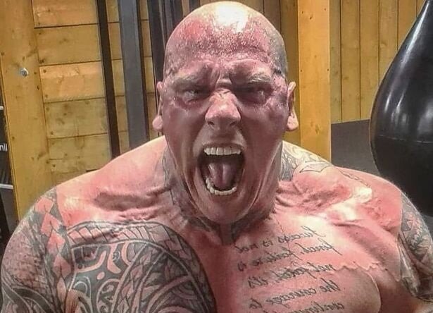 کریخوانی ترسناکترین مرد جهان برای هالک ایرانی! کریخوانی ترسناکترین مرد جهان برای هالک ایرانی!