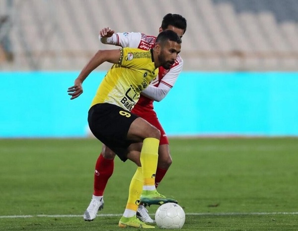 گل محمدی دست روی ۳ ستاره سپاهان گذاشت! گل محمدی دست روی ۳ ستاره سپاهان گذاشت!