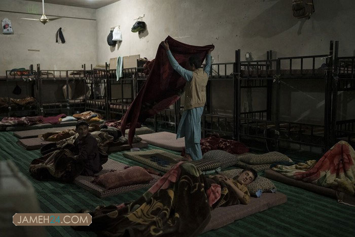 زندگی دانشآموزان افغان در مدرسه/ تصاویر زندگی دانشآموزان افغان در مدرسه/ تصاویر