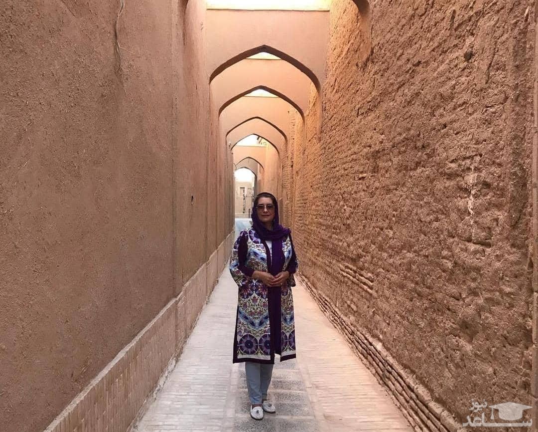 فریبا کوثری در کوچه پس کوچههای قدیمی + عکس فریبا کوثری در کوچه پس کوچههای قدیمی + عکس