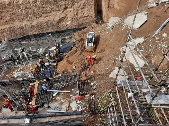 ریزش مرگبار آوار در محله چیتگر ریزش آوار