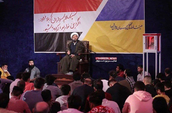 نصب پرچم اوکراین در یک هیات مذهبی!/ عکس نصب پرچم اوکراین در یک هیات مذهبی!/ عکس