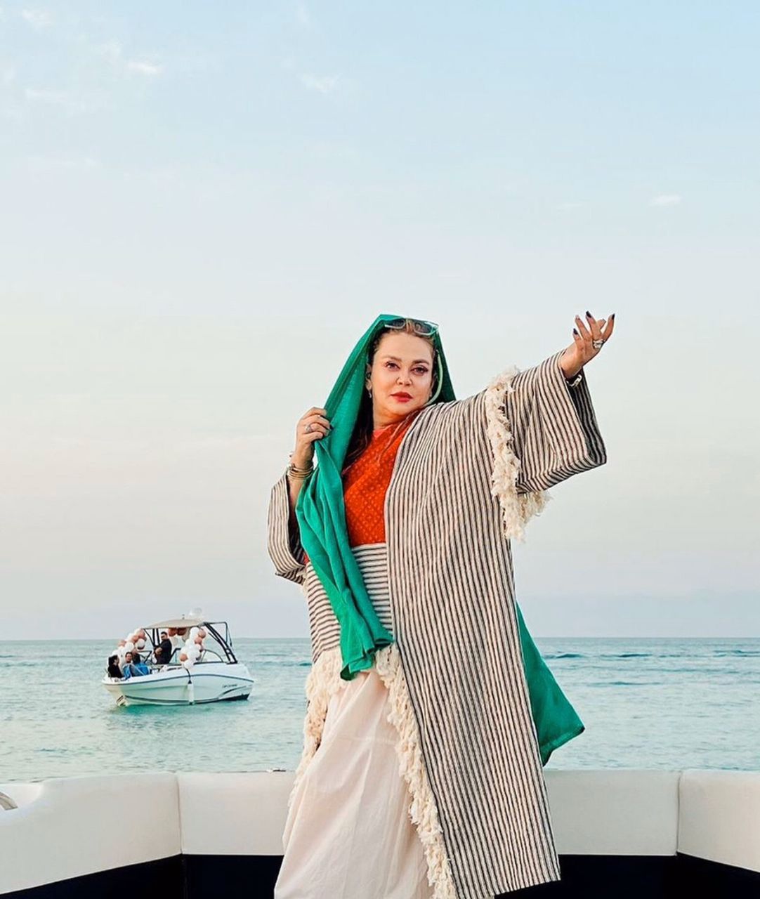 بهاره رهنما به سبک ادل کلیپی روی دریا منتشر کرد!/ فیلم و عکس بهاره رهنما به سبک ادل کلیپی روی دریا منتشر کرد!/ فیلم و عکس