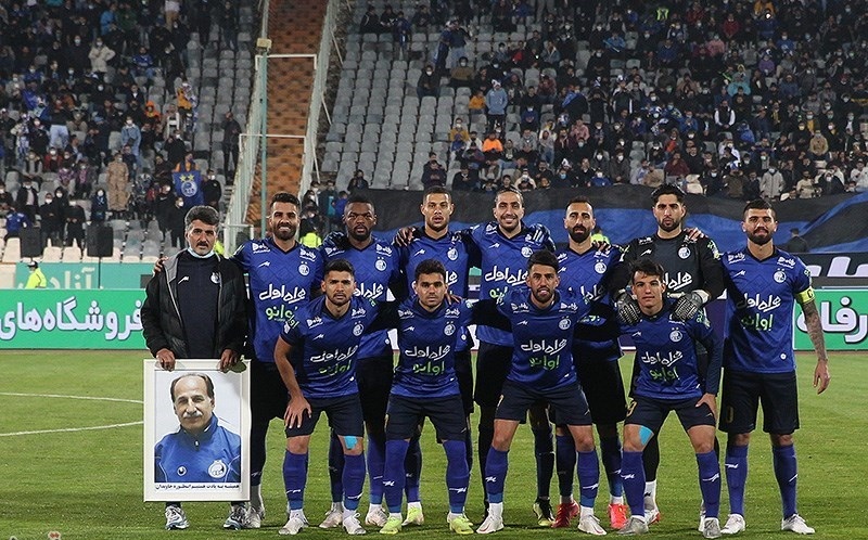 ستارههای استقلال با لباس سربازی در غربت!/ عکس ستارههای استقلال با لباس سربازی در غربت!/ عکس