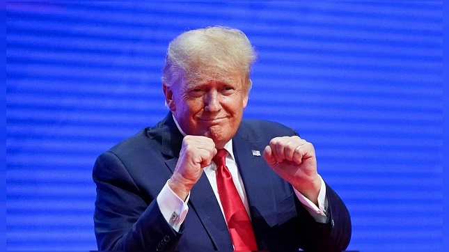 ترامپ: بایدن به دنبال تأمین نفت از ایران