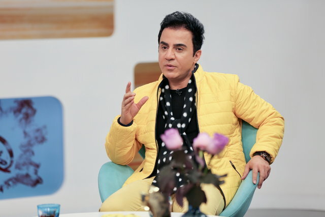 توضیح عمو پورنگ به ماجرای ازدواجش با دخترخاله آمیتا باچان توضیح عمو پورنگ به ماجرای ازدواجش با دخترخاله آمیتا باچان