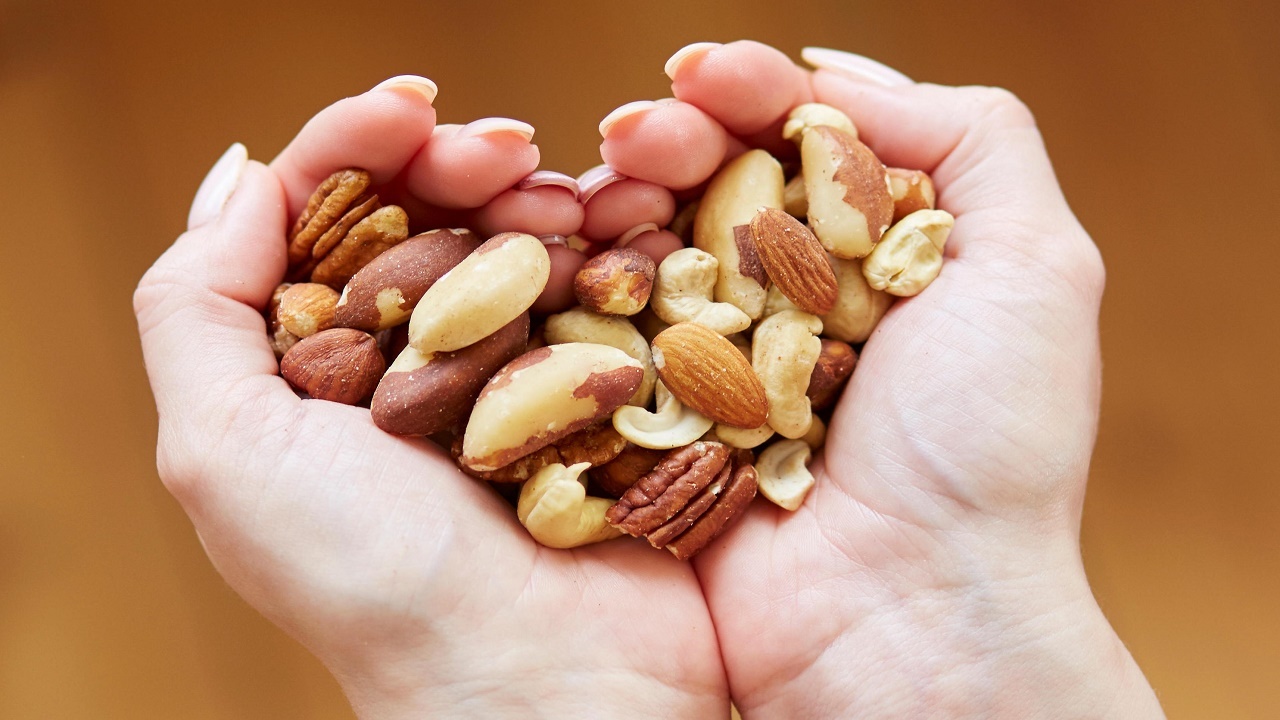 با گردو و بادام زمینی خطر مرگ را کاهش دهید با گردو و بادام زمینی خطر مرگ را کاهش دهید