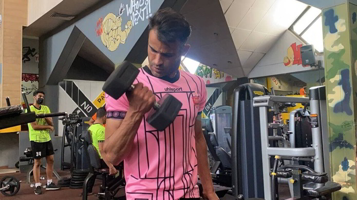 فیگور جالب عیسی آلکثیر در تمرین پرسپولیس + عکس فیگور جالب عیسی آلکثیر