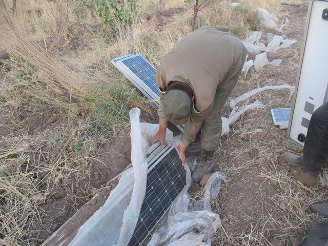 سارق سابقه دار پنل خورشیدی می دزدید دزد پنل خورشیدی