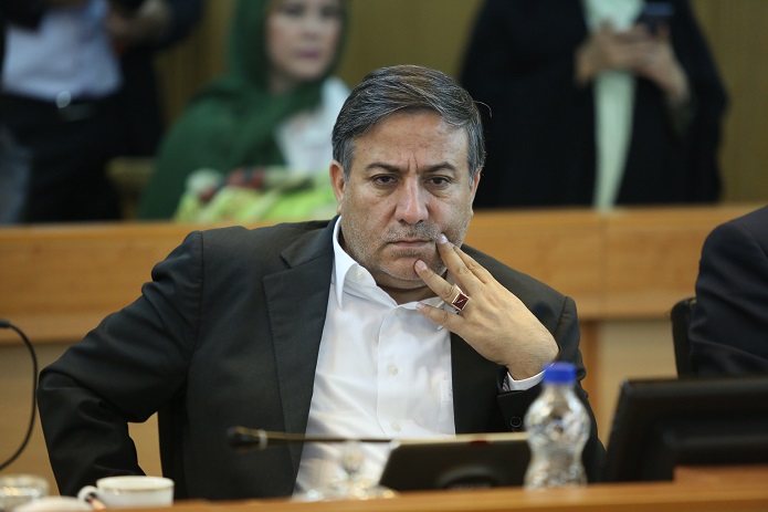 سالاری: شورای پنجم جلوی امضاهای طلایی را گرفت سالاری