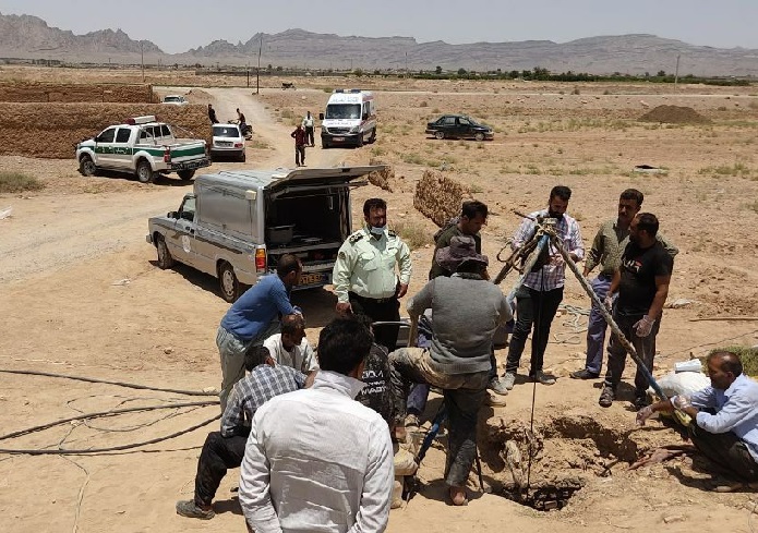 اختلاف افغانها رنگ خون گرفت/ خارج کردن جسد از عمق چاه قتل