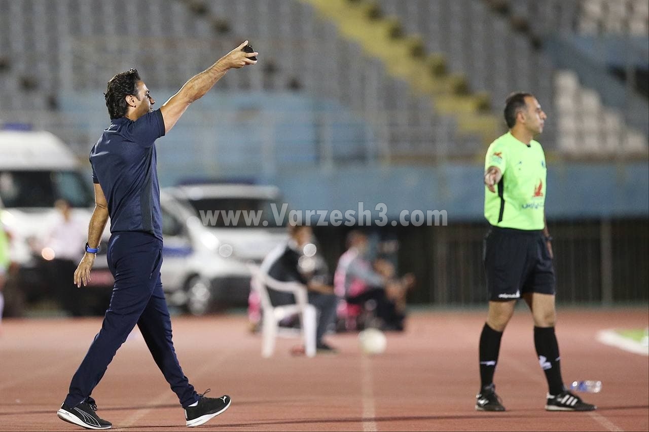 اعتراض مجیدی به داوری بازی استقلال اعتراض مجیدی به داوری بازی استقلال
