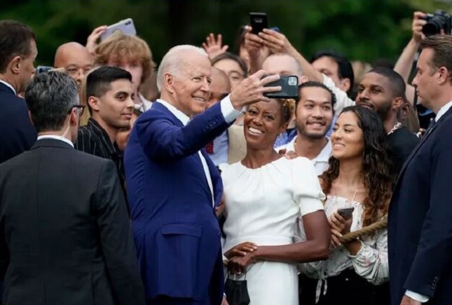 درخواست کمک بایدن از آمریکاییها درخواست کمک بایدن از آمریکاییها