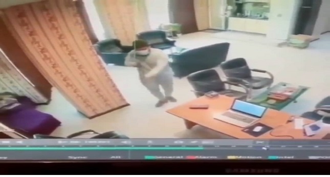 خریداران قطعات کامپیوتر سارق مسلح بودند سرقت مسلحانه