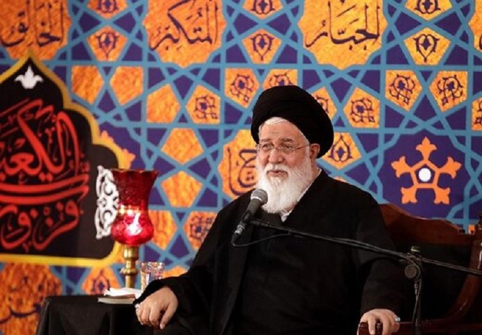 علمالهدی: مرد و زن در حقوق با هم برابرند علمالهدی