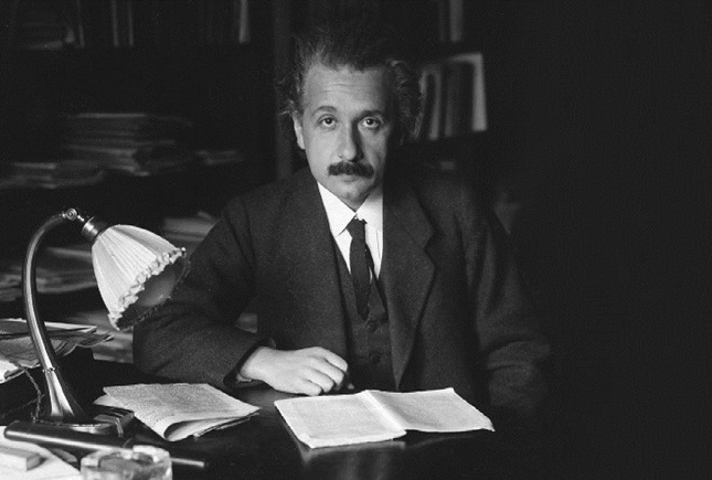 انیشتین انیشتین