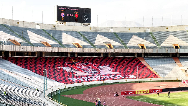 جای خالی پرچمهای استقلال روی سکوهای آزادی + عکس جای خالی پرچمهای استقلال روی سکوهای آزادی + عکس