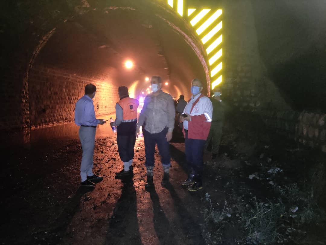 نجات ۲۲ مسافر گرفتار داخل تونل هراز بعد از ۹ ساعت ریزش تونل جاده هراز