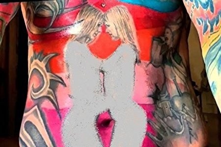 تتلو بدن مادر و خواهرش تتلو