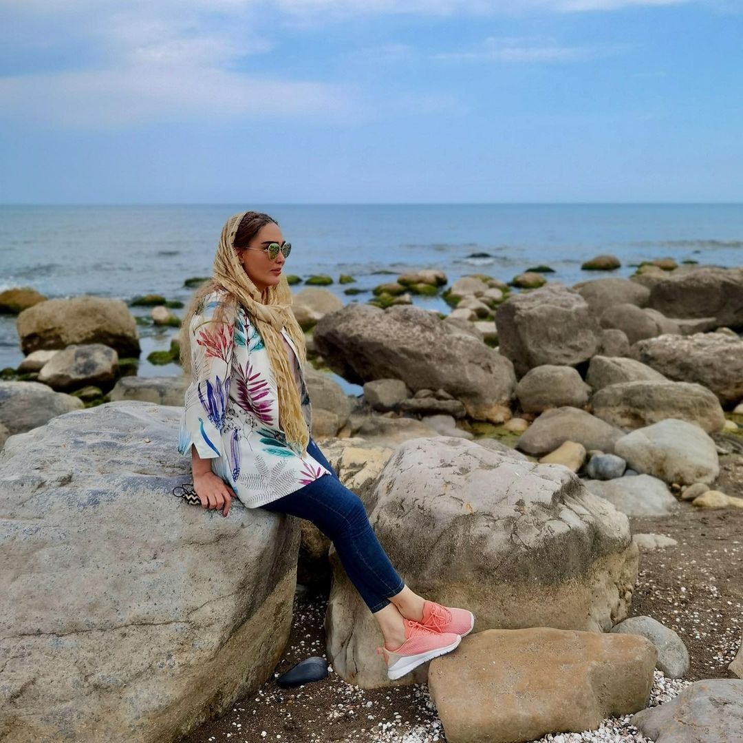 ژست لب دریایی زهره فکورصبور + عکس ژست لب دریایی زهره فکورصبور + عکس