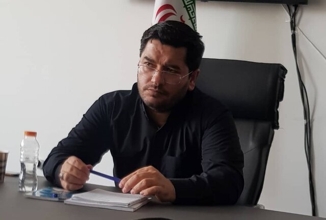 به کسی سهم نمیدهم و محکم پایش میایستم به کسی سهم نمیدهم و محکم پایش میایستم